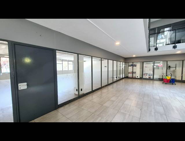 161M² OFFICE TO LET IN LYNNWOOD GLEN